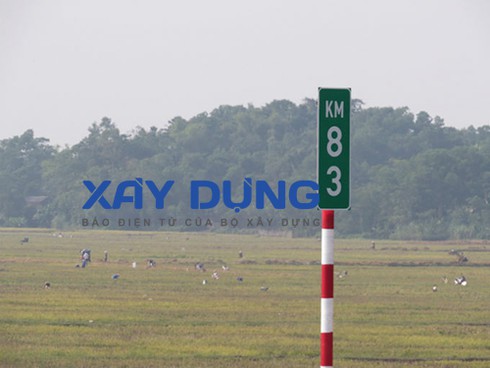 Cao tốc Nội Bài - Lào Cai: Thông xe 2 ngày đã có chỗ “nứt toác” - ảnh 3