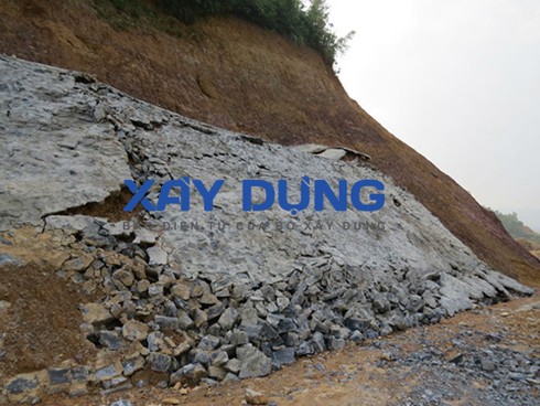 Cao tốc Nội Bài - Lào Cai: Thông xe 2 ngày đã có chỗ “nứt toác” - ảnh 5