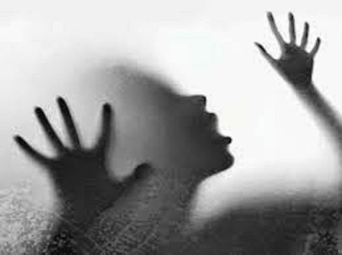 Vết xước trên ngực tố cáo kẻ sát nhân