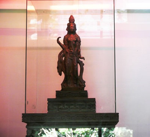 Pho tượng Phật quý hiếm thay đổi thần thái và màu sắc - ảnh 1