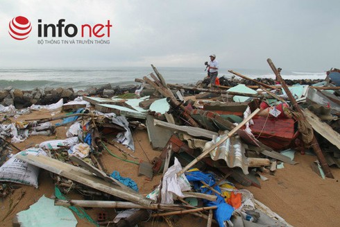 Triều cường dâng cột sóng cao 3-4m đánh sập nhà dân - ảnh 5