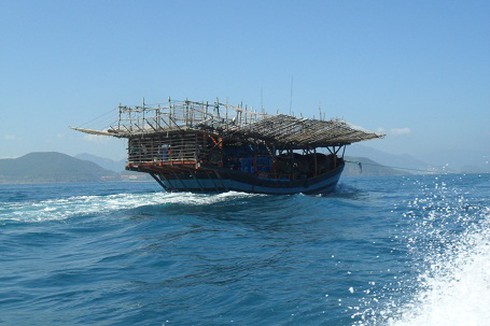 5 đối tượng gây rối, khống chế thuyền trưởng trên biển - ảnh 1