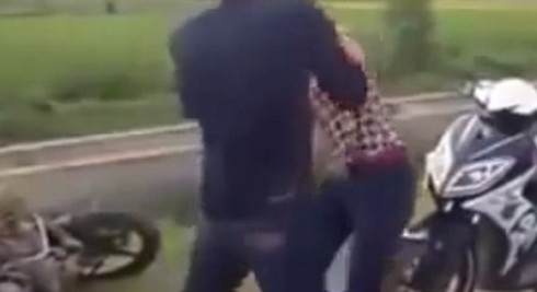 Nữ sinh nhà giàu bị toán cướp phục kích nơi đường vắng - ảnh 1