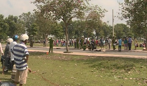 Lái xe ôm bị đâm chết trên đường - ảnh 1