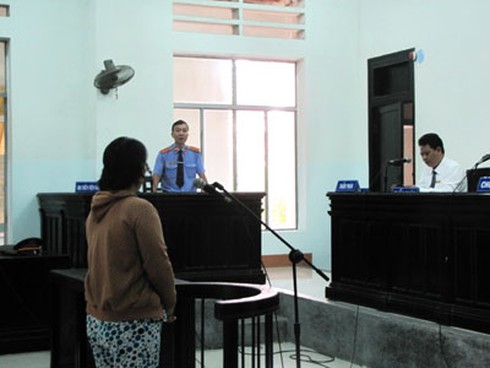 Xích mích, châm lửa đốt ghế salon cho bõ ghét - ảnh 2