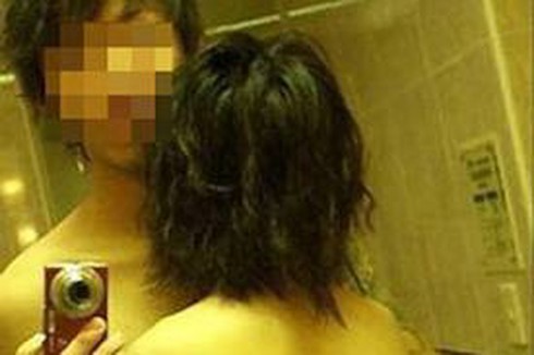 Tung hình của bạn gái cũ lên facebook - ảnh 1