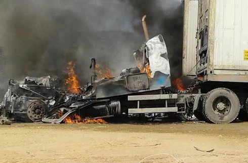 3 xe ô tô cháy rụi do chập điện - ảnh 1