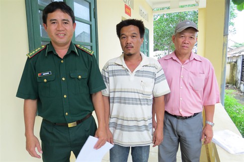 Cứu 6 ngư dân bị nạn trên biển - ảnh 2