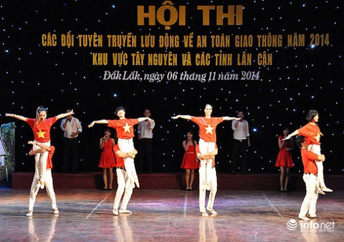 Hội thi tuyên truyền lưu động về ATGT năm 2014 tại Đắk Lắk - ảnh 6