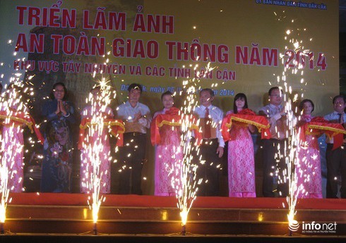 Hội thi tuyên truyền lưu động về ATGT năm 2014 tại Đắk Lắk - ảnh 1