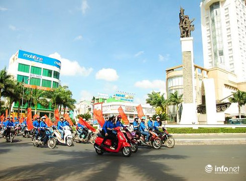 Hình ảnh diễu hành tuyên truyền lưu động về ATGT tại Đắk Lắk - ảnh 7