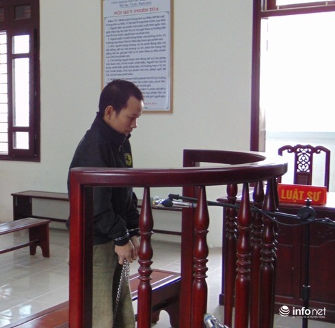 Gọi bé gái sang cho sữa rồi làm trò đồi bại - ảnh 2