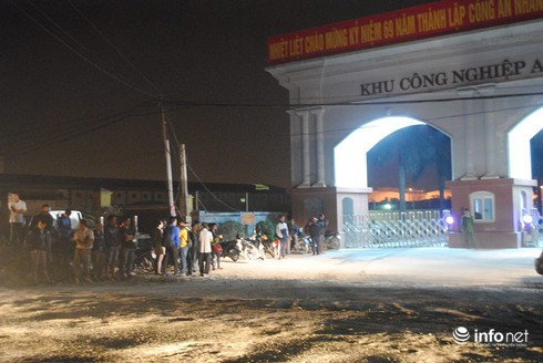 Cháy nổ ở KCN An ninh - Hoài Đức: Người thân công nhân đang ngóng tin - ảnh 2