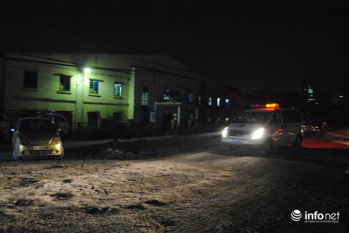 Cháy nổ ở KCN An ninh - Hoài Đức: Người thân công nhân đang ngóng tin - ảnh 4