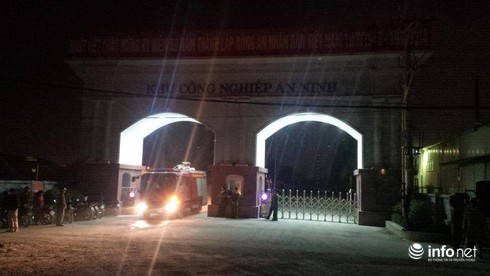 Cháy nổ ở KCN An ninh - Hoài Đức: Người thân công nhân đang ngóng tin - ảnh 1