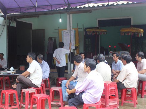 Xót xa cô giáo bị nước cuốn trôi - ảnh 2