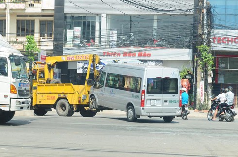 Xe bồn tông xe khách, hàng chục người nhập viện - ảnh 3