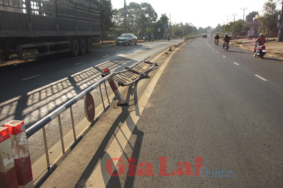 Lái xe buồn ngủ gây tai nạn - ảnh 1