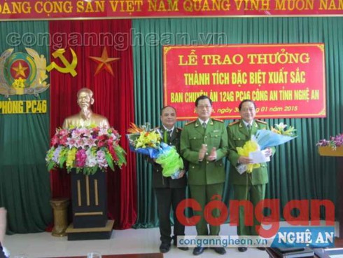 Thu giữ 15 tấn mĩ phẩm giả, phương tiện sản xuất - ảnh 3