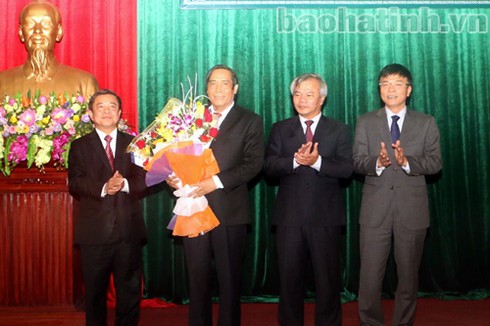 Hà Tĩnh công bố quyết định của Bộ Chính trị về công tác cán bộ - ảnh 5