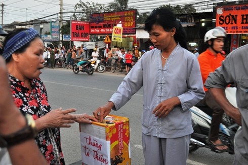 Đang đi bộ, bỗng dưng gục xuống đường tử vong - ảnh 2