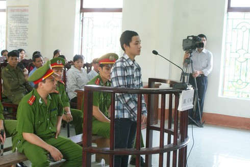 Xét xử thiếu niên gây án rúng động dư luận - ảnh 1