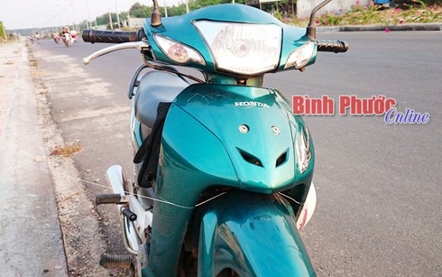 Dây diều cứa đứt bửng xe máy - ảnh 1