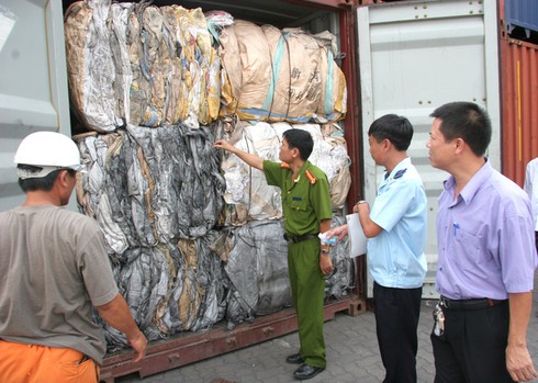 Hàng nghìn container phế liệu tại cảng Hải Phòng: Luẩn quẩn chuyện xử lý! - ảnh 1