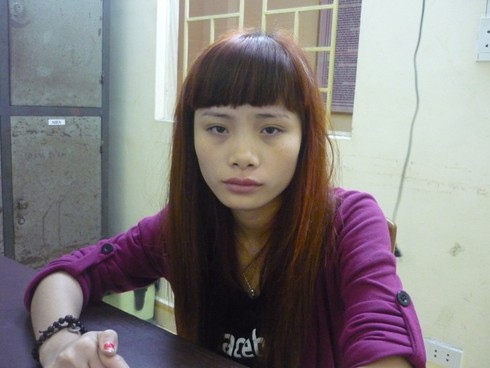 3 nam, 1 nữ bị tóm khi đang