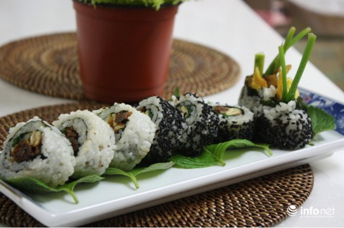 Cách làm cơm cuộn rong biển Hàn Quốc ngon, đơn giản, không dùng mành tre - ảnh 11