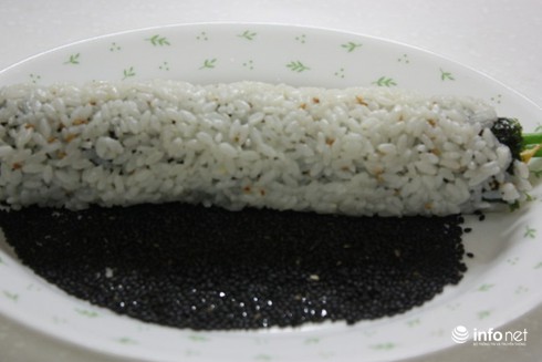 Cách làm cơm cuộn rong biển Hàn Quốc ngon, đơn giản, không dùng mành tre - ảnh 9