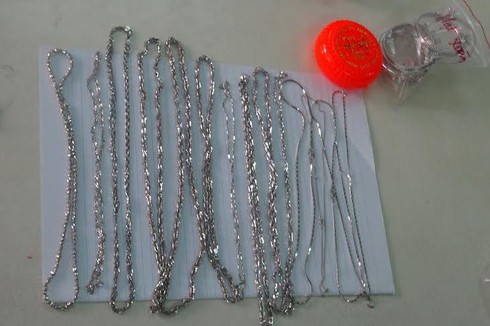 Vận chuyển nữ trang không rõ nguồn gốc - ảnh 1
