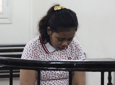 Cô gái trông trẻ giấu ma túy trong 6 quyển truyện tranh - ảnh 1