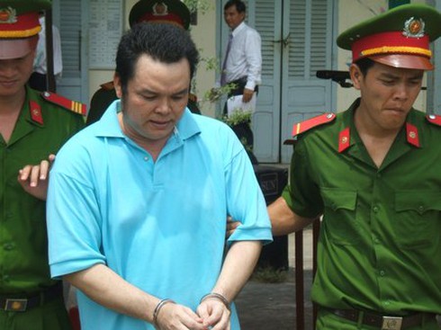 Giả đại úy công an lừa tình, gạt tiền hàng tá phụ nữ nhẹ dạ - ảnh 1