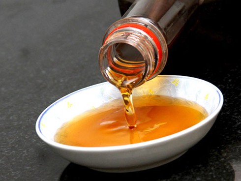 Pha thêm đường, nước sôi làm giả