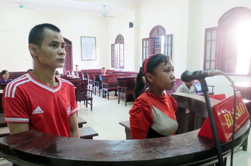 Chém, đẩy vợ xuống khe vì bị phát hiện đi với em dâu - ảnh 1