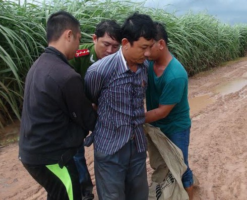 Bắt đối tượng người Campuchia vận chuyển 15.000 USD qua biên giới - ảnh 1