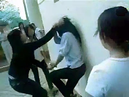 4 cô gái trẻ và kỳ nghỉ hè bi thảm - ảnh 1