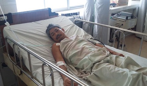 Cứu sống người đàn ông tự đâm dao vào ngực - ảnh 1