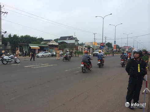 NÓNG: Thực nghiệm hiện trường vụ thảm sát ở Bình Phước - ảnh 7