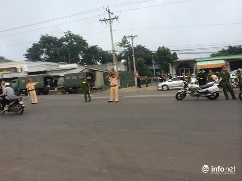 NÓNG: Thực nghiệm hiện trường vụ thảm sát ở Bình Phước - ảnh 9