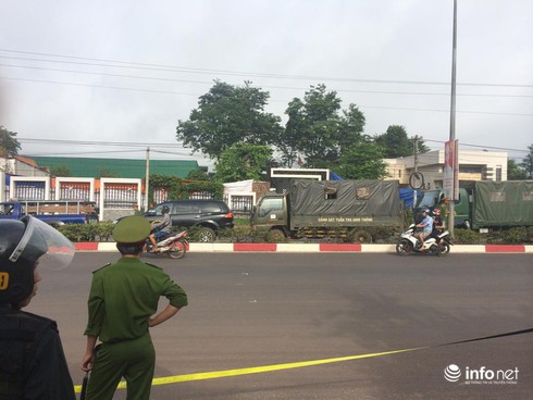 NÓNG: Thực nghiệm hiện trường vụ thảm sát ở Bình Phước - ảnh 1