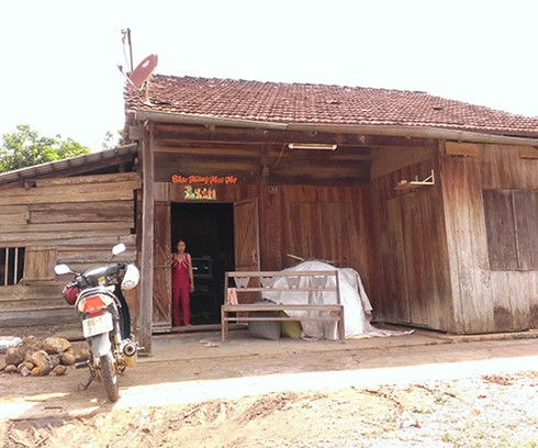 Phát hiện đạn pháo khi xúc đất đắp nền chuồng heo - ảnh 4