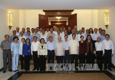 Bộ Chính trị làm việc với Ban Thường vụ Thành ủy TPHCM - ảnh 1