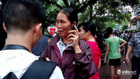 Sập nhà cổ tại 107 Trần Hưng Đạo: Sau 2 tiếng, vẫn còn người mắc kẹt - ảnh 11