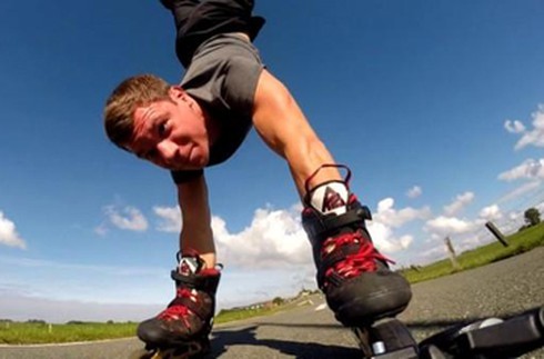 Phát minh môn thể thao trượt patin bằng... tay - ảnh 1