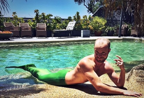 Nghiện làm... chàng tiên cá - ảnh 1