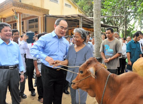 Muốn thoát nghèo, cần đổi mới cách làm ăn - ảnh 3