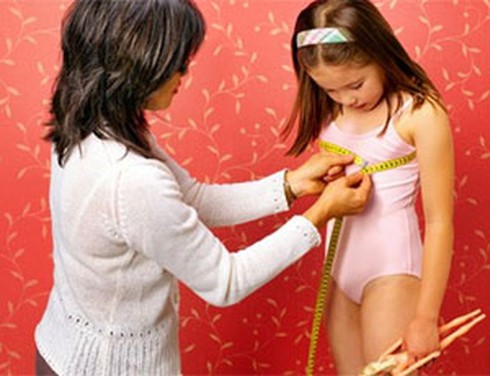 Dậy thì sớm ở bé gái, bố mẹ nên làm gì? - ảnh 1