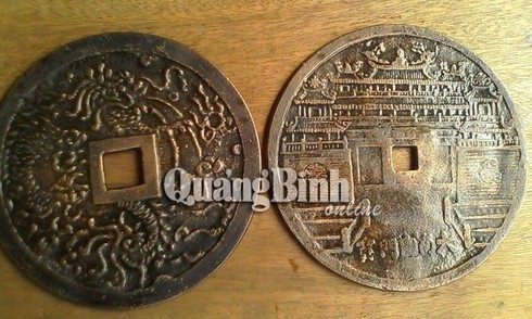 Lần đầu tiên phát hiện đồng tiền lớn nhất thời nhà Nguyễn - ảnh 1